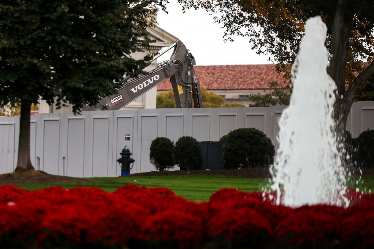 Ο Λευκός Οίκος απομακρύνει την επιτροπή που εξέταζε τα σχέδια της αίθουσας χορού