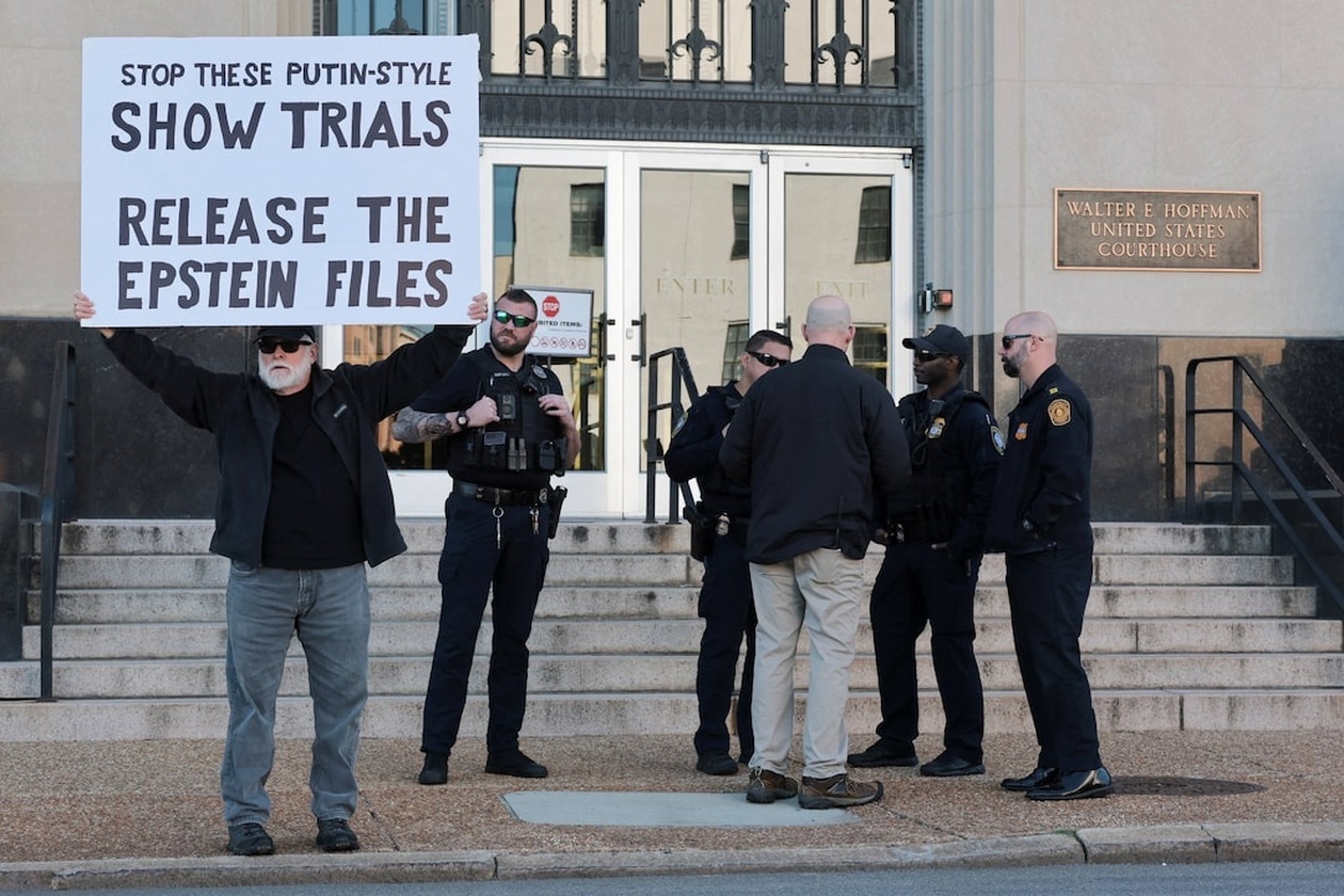 Η Γενική Εισαγγελέας της Νέας Υόρκης Λετίσια Τζέιμς αρνείται κατηγορίες απάτης σε υποθήκες εν μέσω πολιτικών εντάσεων