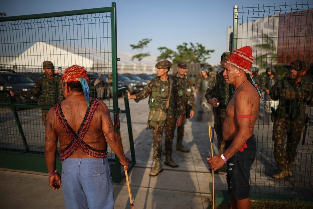 Η COP30 σε κρίσιμο σταυροδρόμι: Οι διαπραγματεύσεις για τα ορυκτά καύσιμα και ο αγώνας των αυτόχθονων πληθυσμών