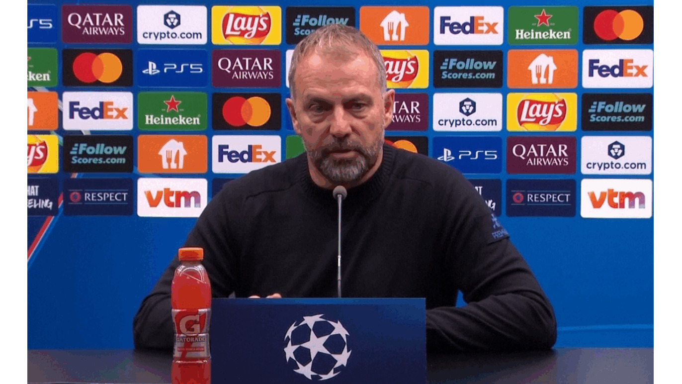 Ο Χάνσι Φλικ υπερασπίζεται το αγωνιστικό στυλ της Μπαρτσελόνα