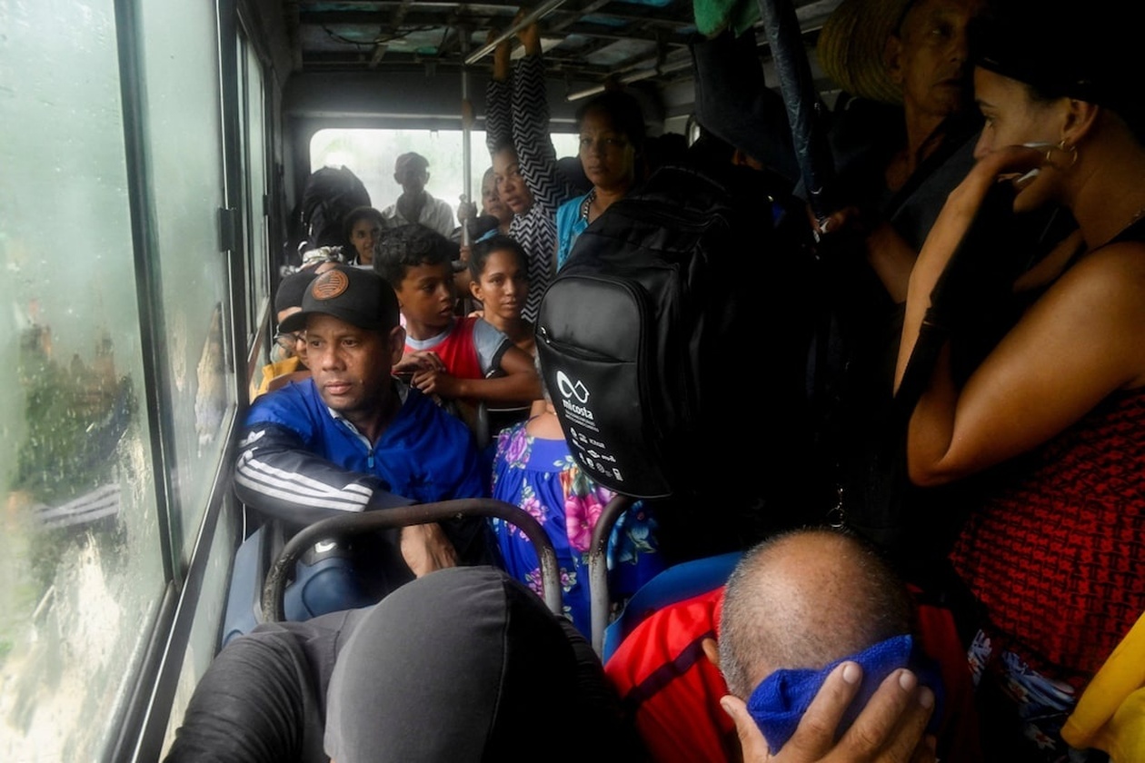 Επιχείρηση εκκένωσης στον Ρίο Καούτο της Κούβας μετά τον τυφώνα Melissa