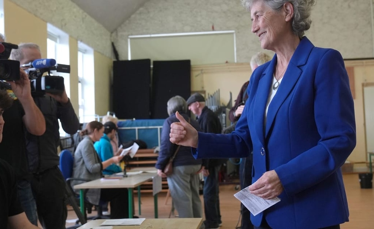 Η νίκη της Catherine Connolly αλλάζει το τοπίο στην Ιρλανδία