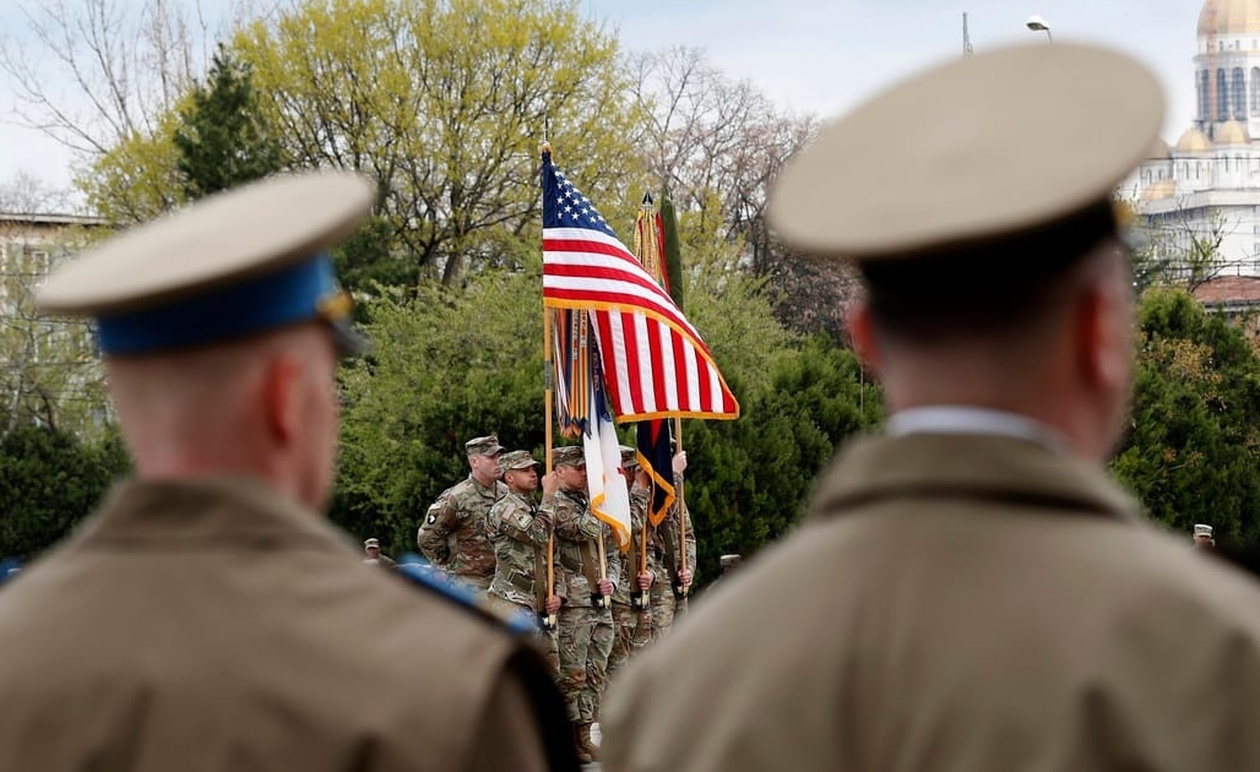 Η Ρουμανία καλεί τις ΗΠΑ να ανακαλέσουν την απόφαση για την απόσυρση των στρατευμάτων