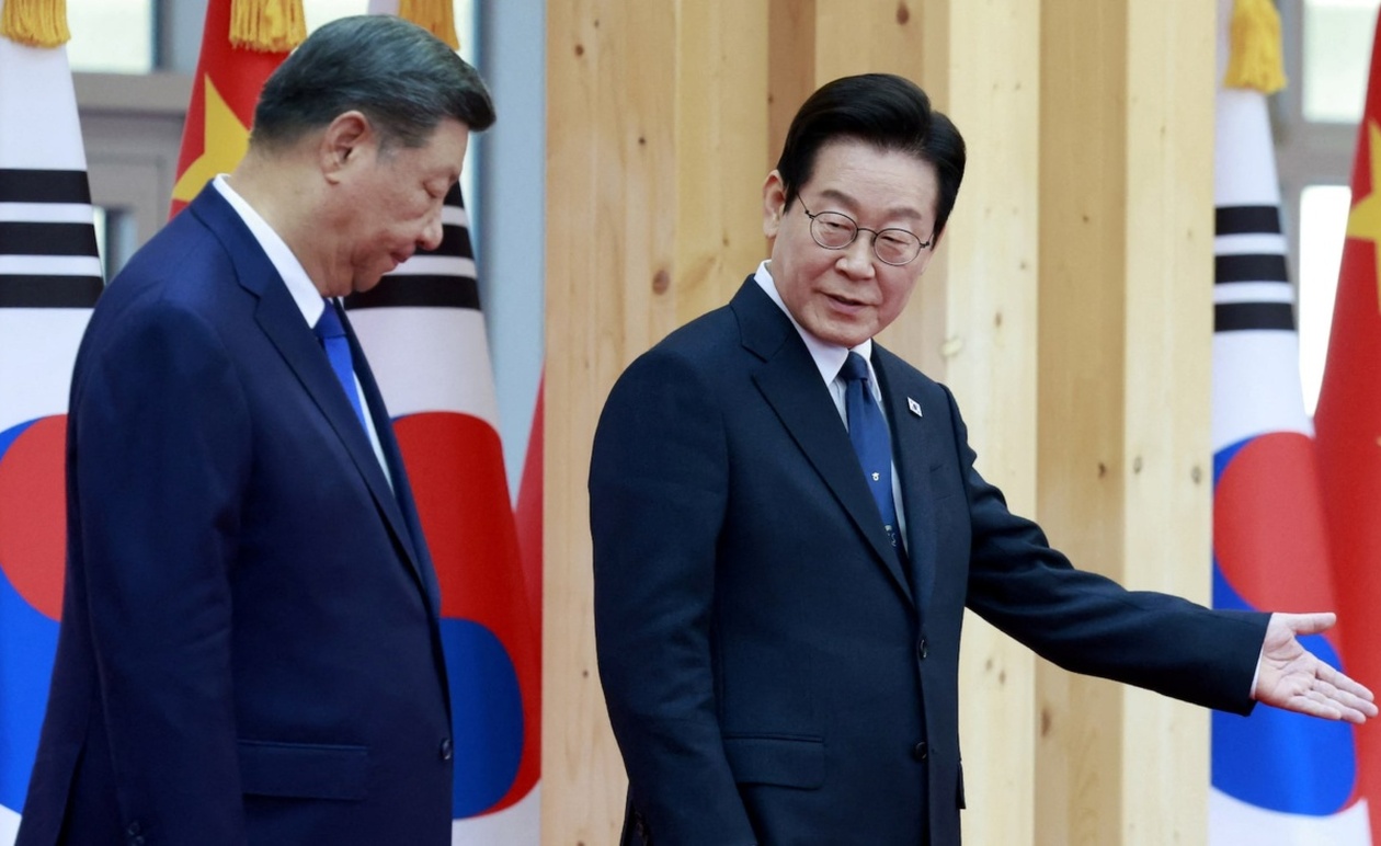 Ο νέος πρόεδρος της Νότιας Κορέας έδωσε στον Σι Τζινπίνγκ έναν πολύτιμο ξύλινο πίνακα για το παιχνίδι Go