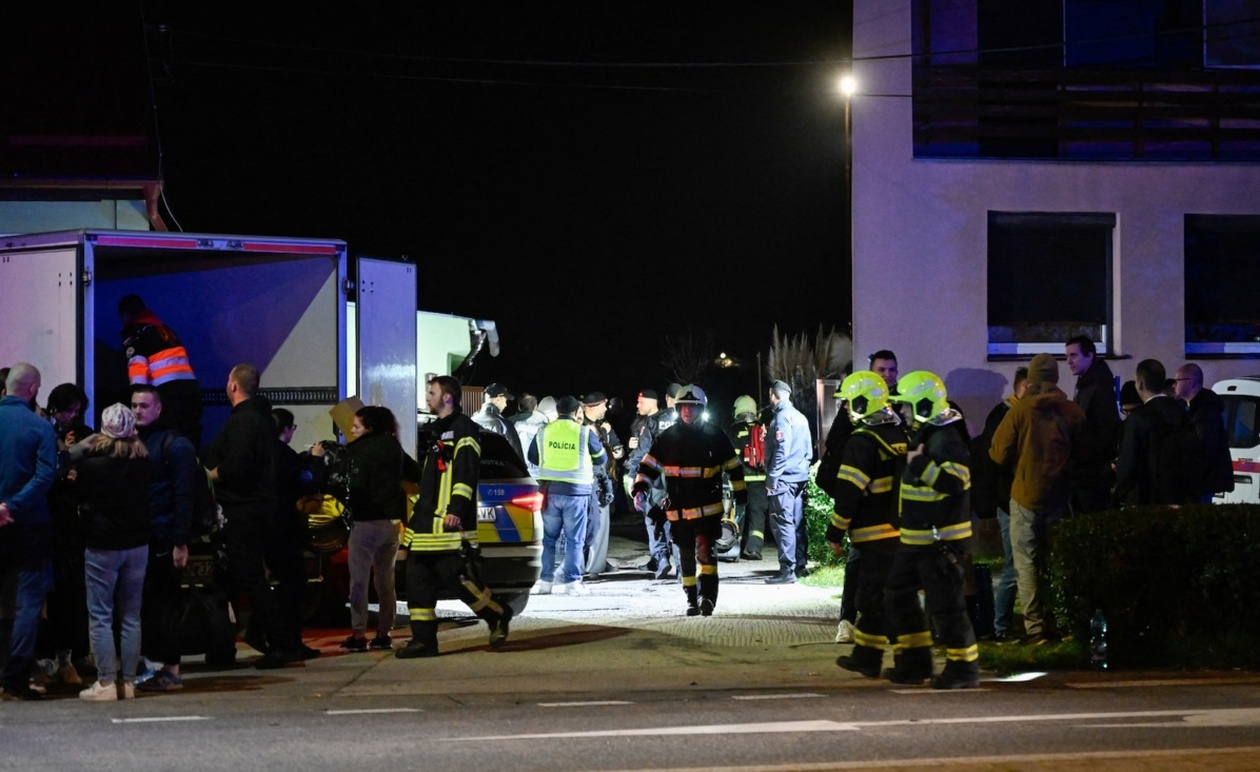 Στη Σλοβακία συγκρούστηκαν δύο τρένα — δεκάδες τραυματίες