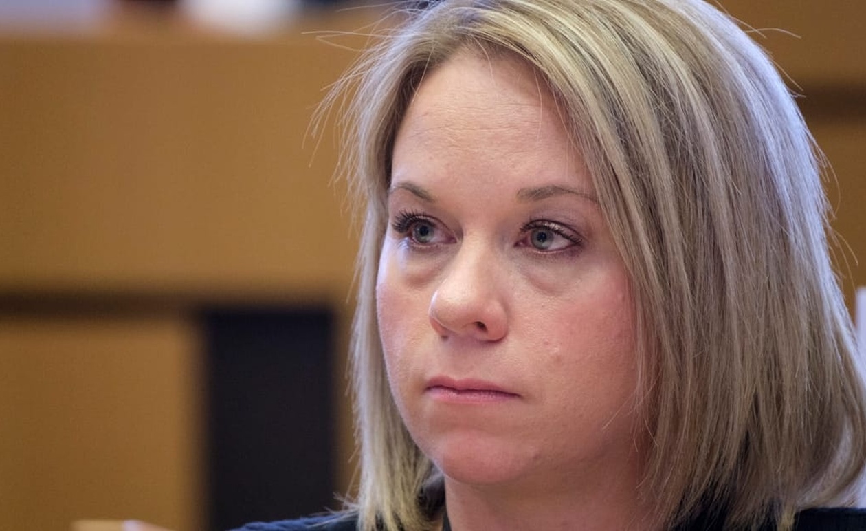 Δεξιοί βουλευτές προσέφυγαν κατά του Κοινοβουλίου για την παρεμποδισμένη έρευνα στις συμβάσεις εμβολίων