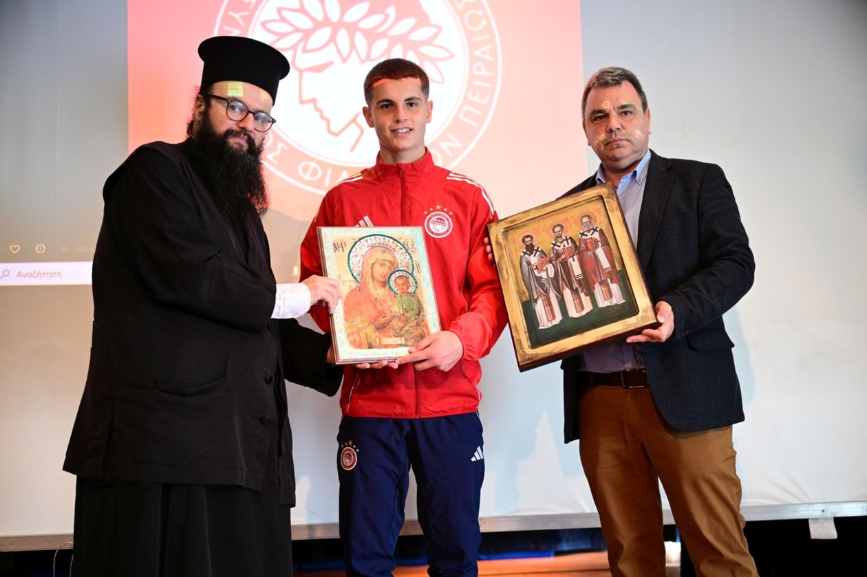 Ο Ολυμπιακός στέλνει ισχυρό κοινωνικό μήνυμα στα εκπαιδευτήρια της Ιεράς Μητροπόλεως Πειραιώς