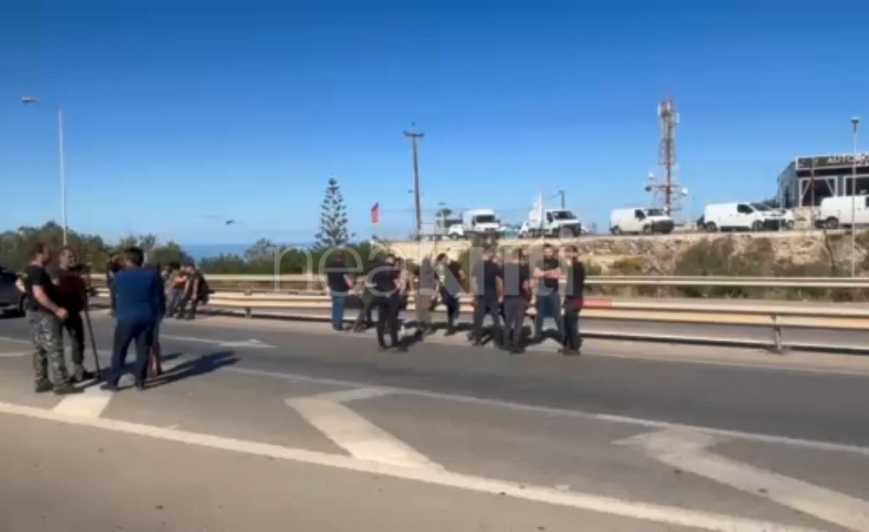 Ένα μπλόκο αγροτών στο Ρέθυμνο κλείνει τον ΒΟΑΚ