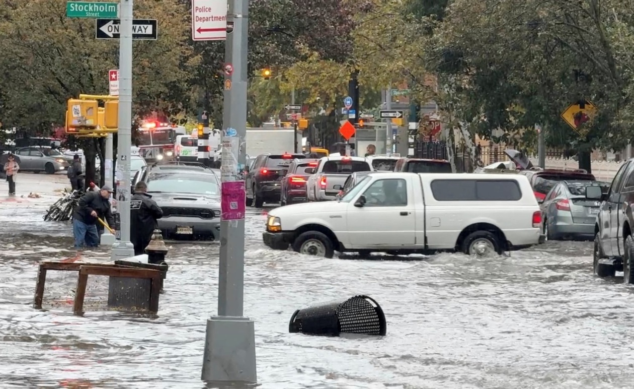 Η Νέα Υόρκη πλήττεται από έντονες βροχές με θύματα
