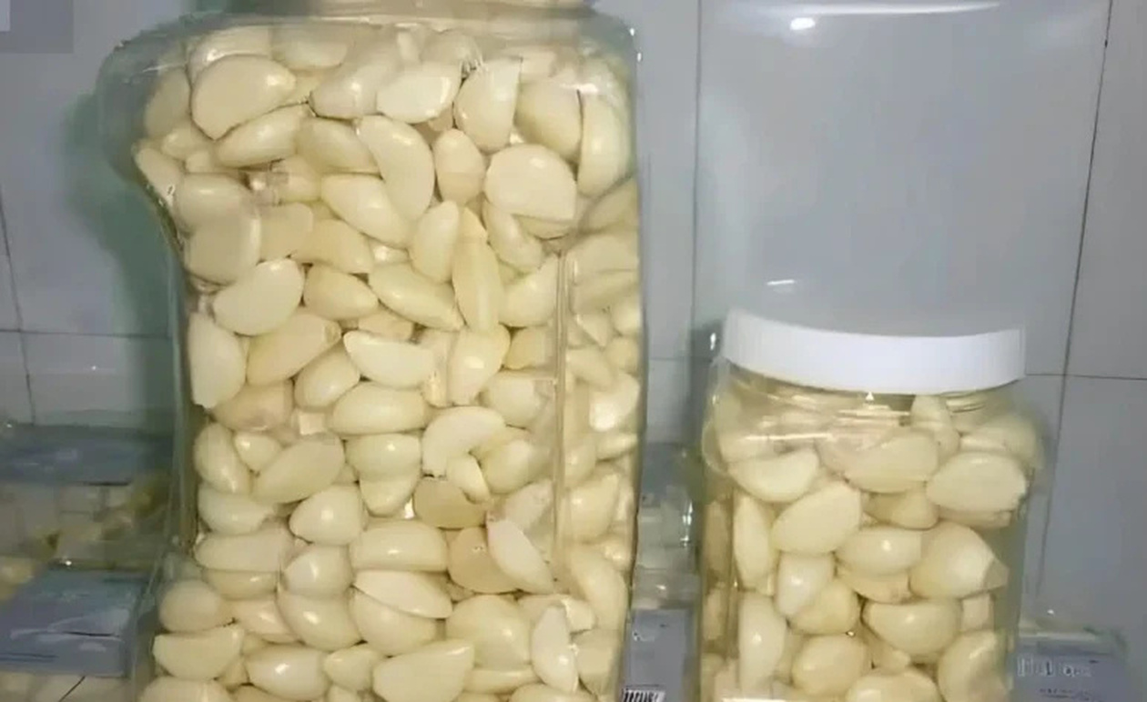 Σκόρδο πάντα φρέσκο και άθικτο για 1 χρόνο: Mόνο οι μάγειρες γνωρίζουν αυτό το κόλπο στην κουζίνα