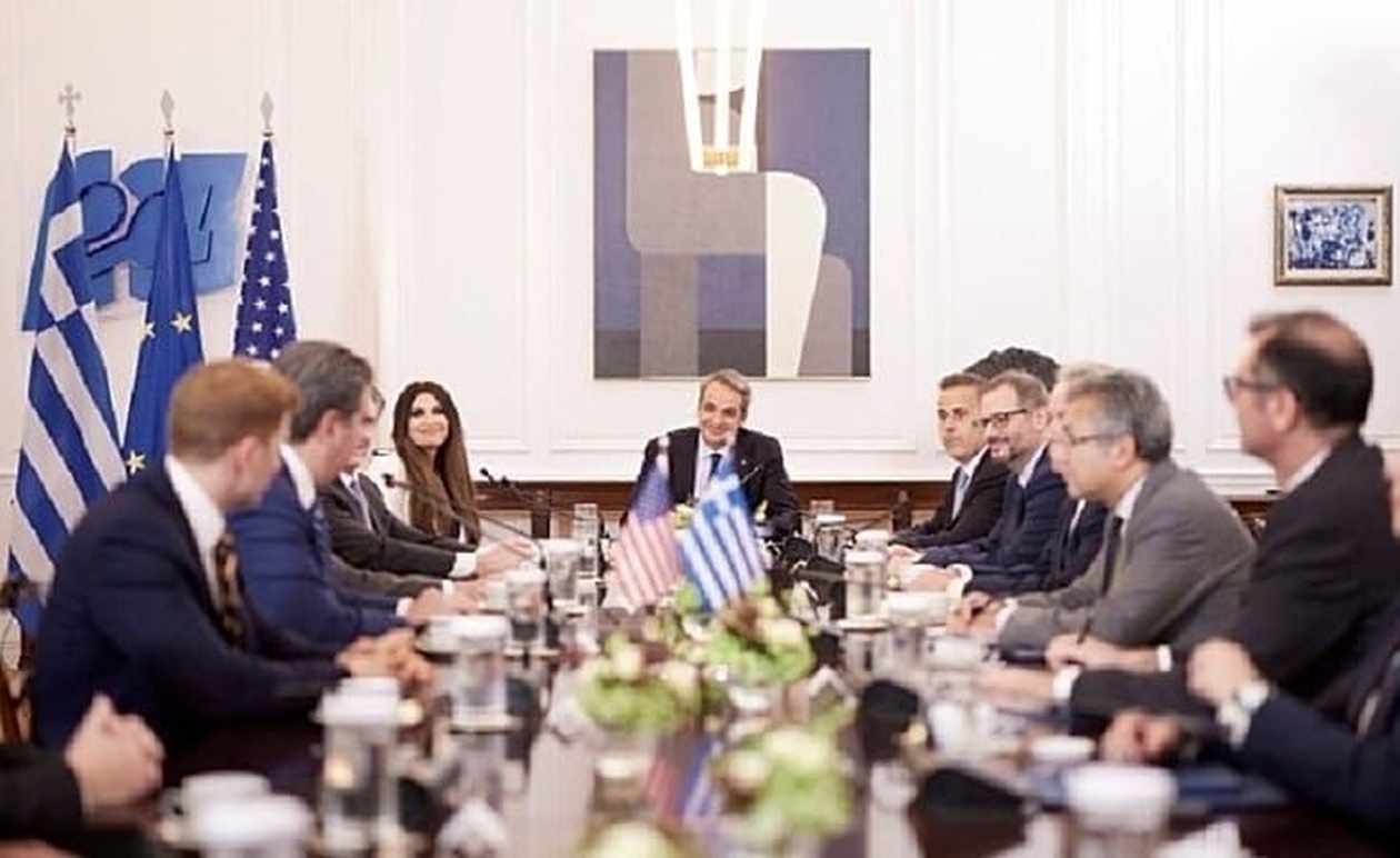 Ο Κυριάκος Μητσοτάκης συναντήθηκε με ανώτερο αξιωματούχο του Υπουργείου Ενέργειας των ΗΠΑ για να συζητήσουν θέματα ενέργειας