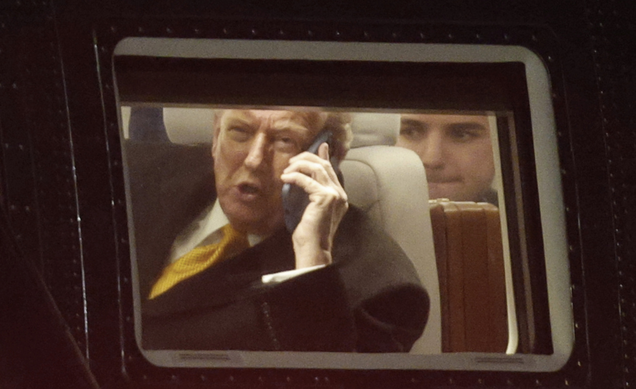 Νέα μηνύματα του Έπσταϊν αναφέρουν ότι ο Τραμπ γνώριζε για την υπόθεση με κοπέλες