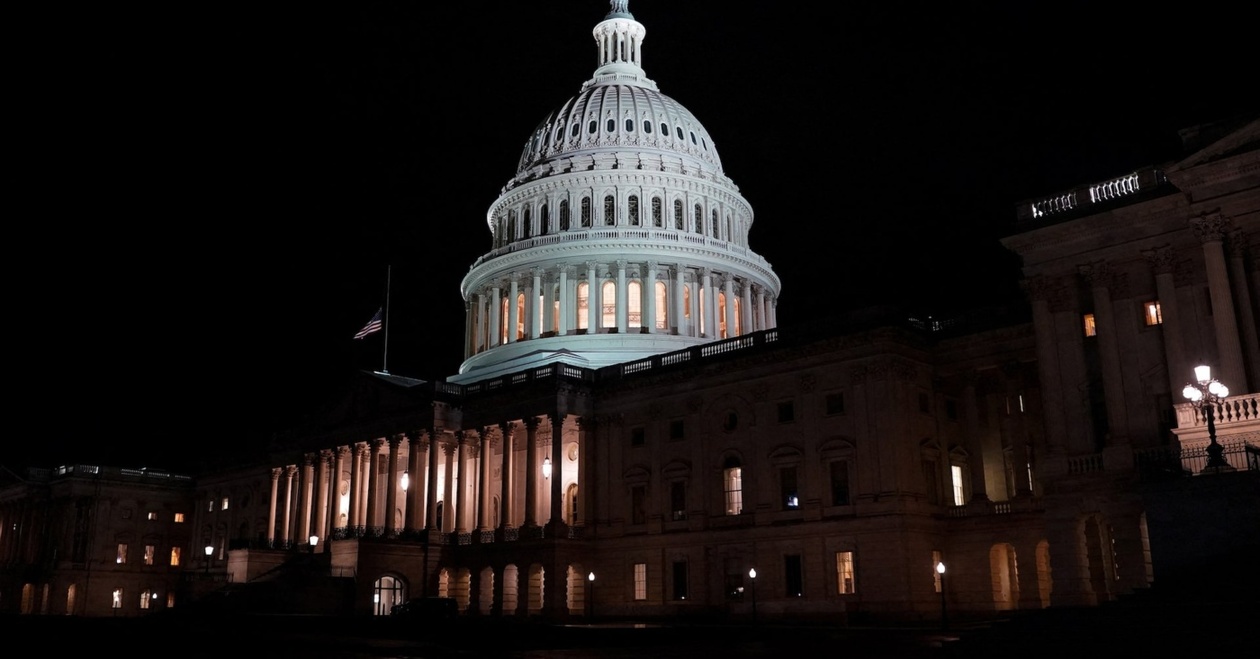 Ο Τραμπ Αλλάζει Στάση για τους Φακέλους Έπσταϊν: Καλεί τους Ρεπουμπλικανούς να Ψηφίσουν υπέρ της Αποδέσμευσης