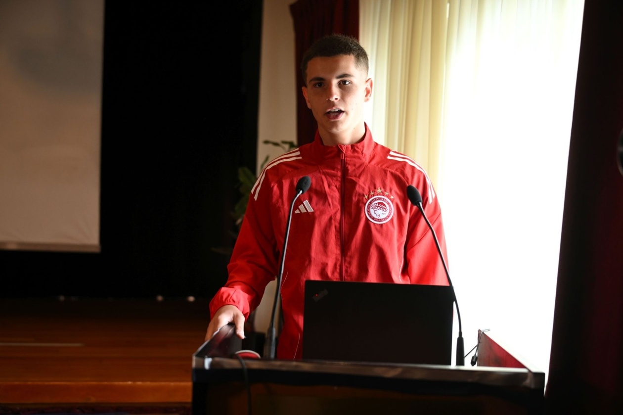 Ο Ολυμπιακός στέλνει ισχυρό κοινωνικό μήνυμα στα εκπαιδευτήρια της Ιεράς Μητροπόλεως Πειραιώς