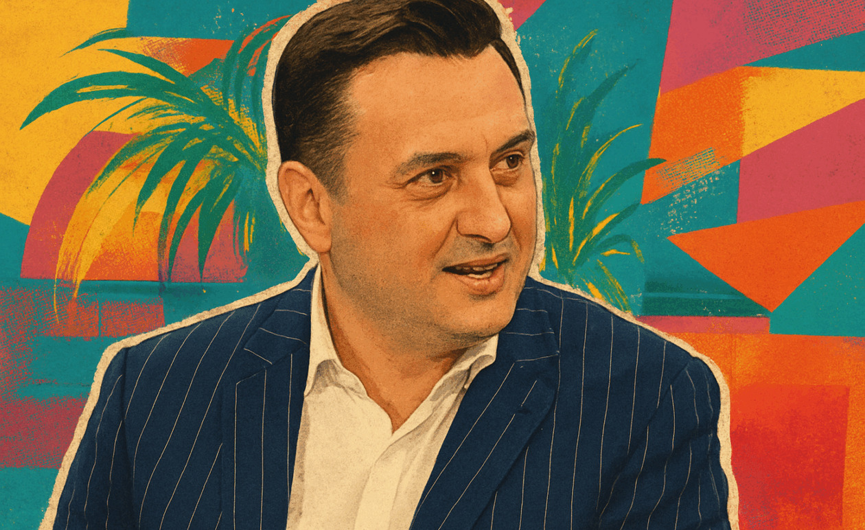 Αργύρης Αγγέλου: «Είμαι πολύ τυχερό παιδί της τηλεόρασης και με στεναχωρεί που δεν κάνω συχνά»