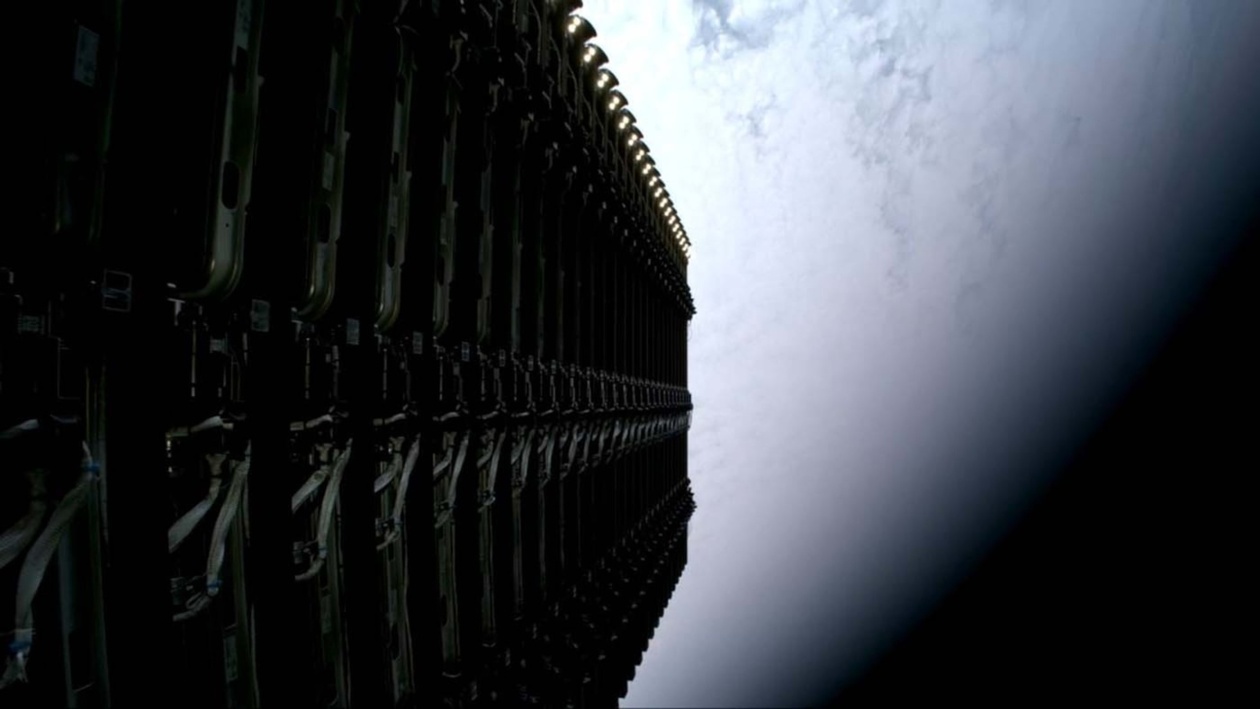 Starlink: Η SpaceX εκτοξεύει πάνω από 10.000 δορυφόρους στην τροχιά της γης