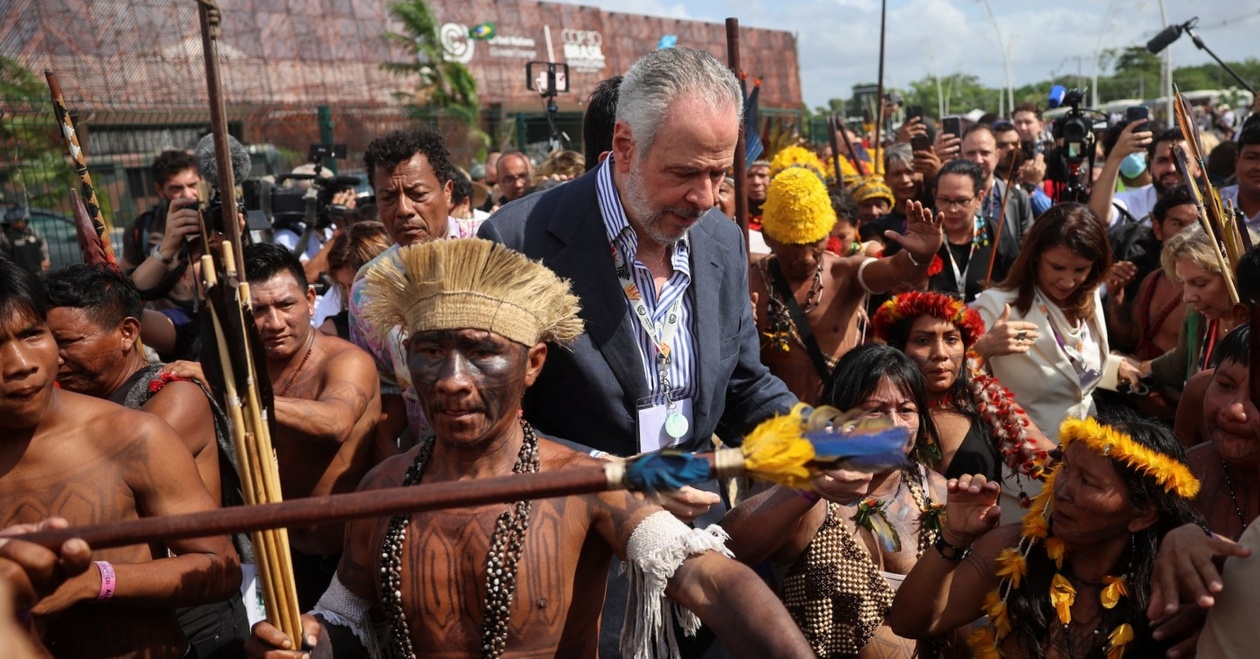 Η COP30 σε κρίσιμο σταυροδρόμι: Οι διαπραγματεύσεις για τα ορυκτά καύσιμα και ο αγώνας των αυτόχθονων πληθυσμών