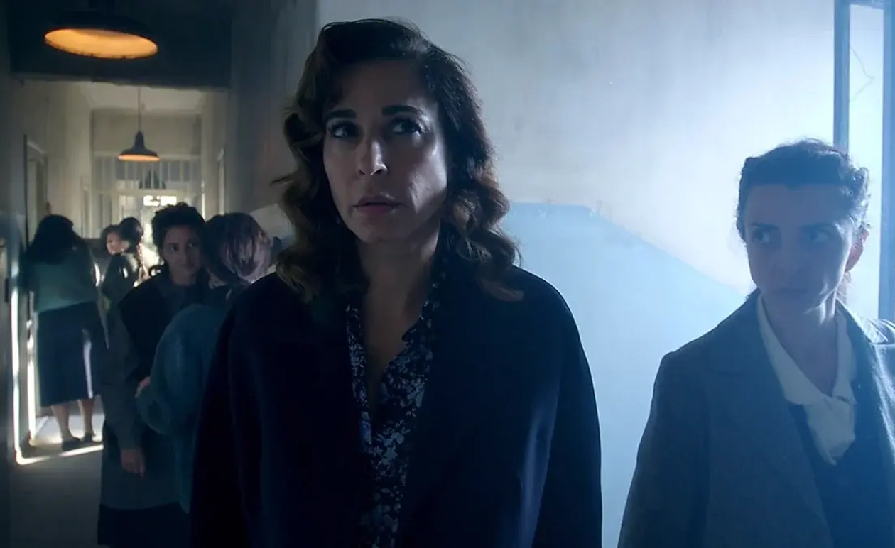 Άγιος Έρωτας: Η Χριστίνα δέχεται άγρια επίθεση στη φυλακή η Ρίτα τη σώζει