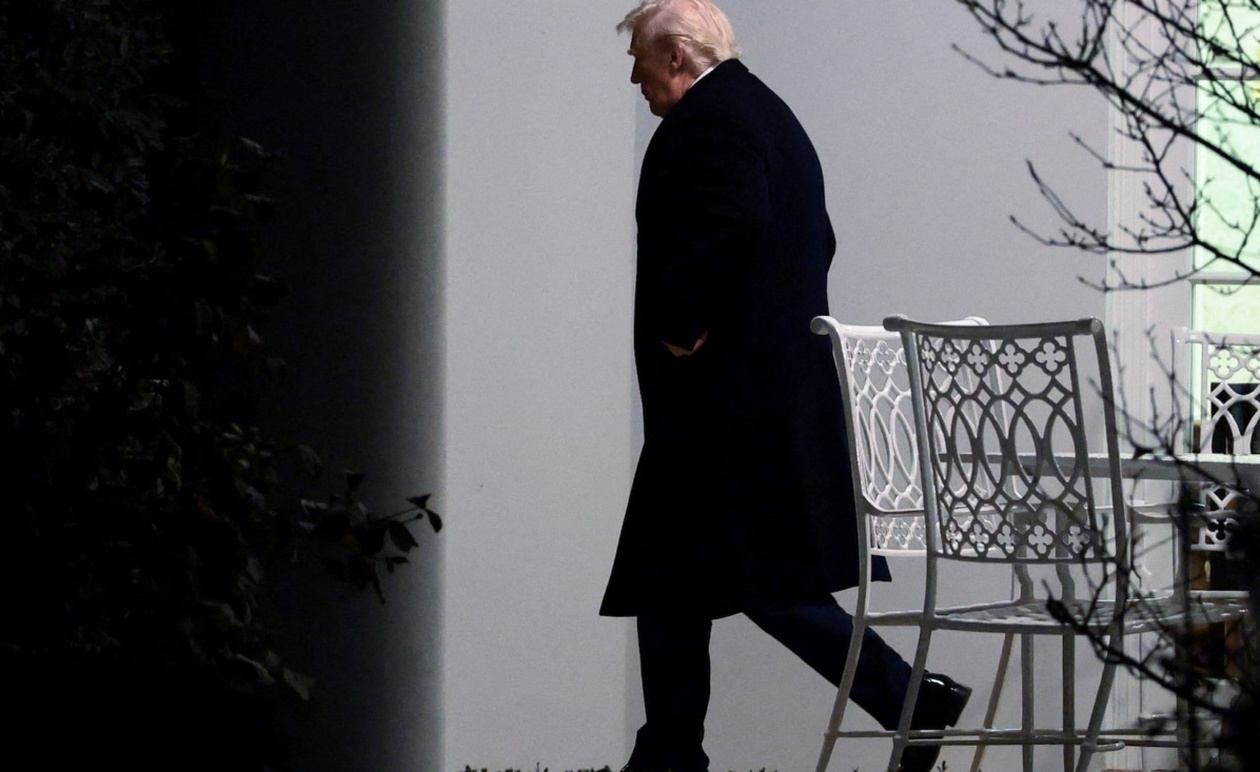 Ο Τραμπ Απέκτησε Ομόλογα 82 Εκατ. Δολαρίων: Επενδύσεις σε Τομείς που Ευνοούνται από τις Πολιτικές του