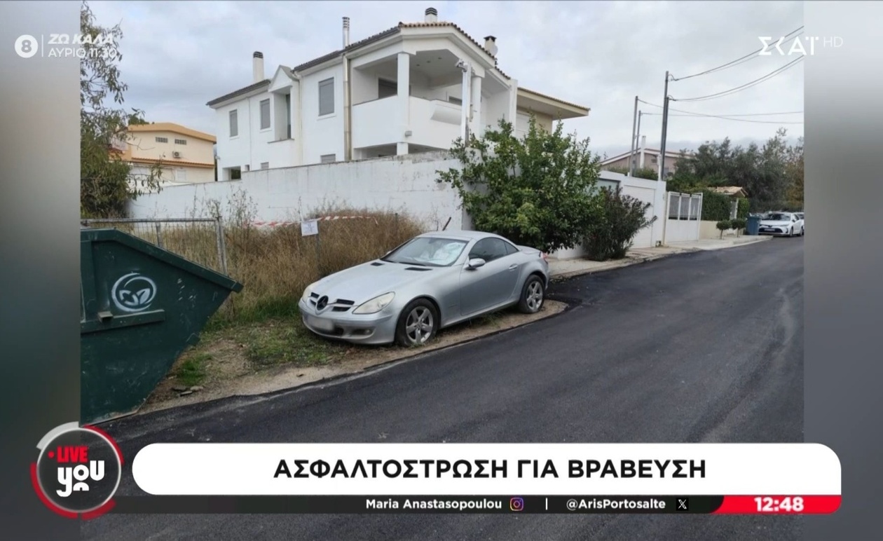 το συνεργείο που κάλυψε φρεάτια κατά τη διάρκεια της ασφαλτόστρωσης