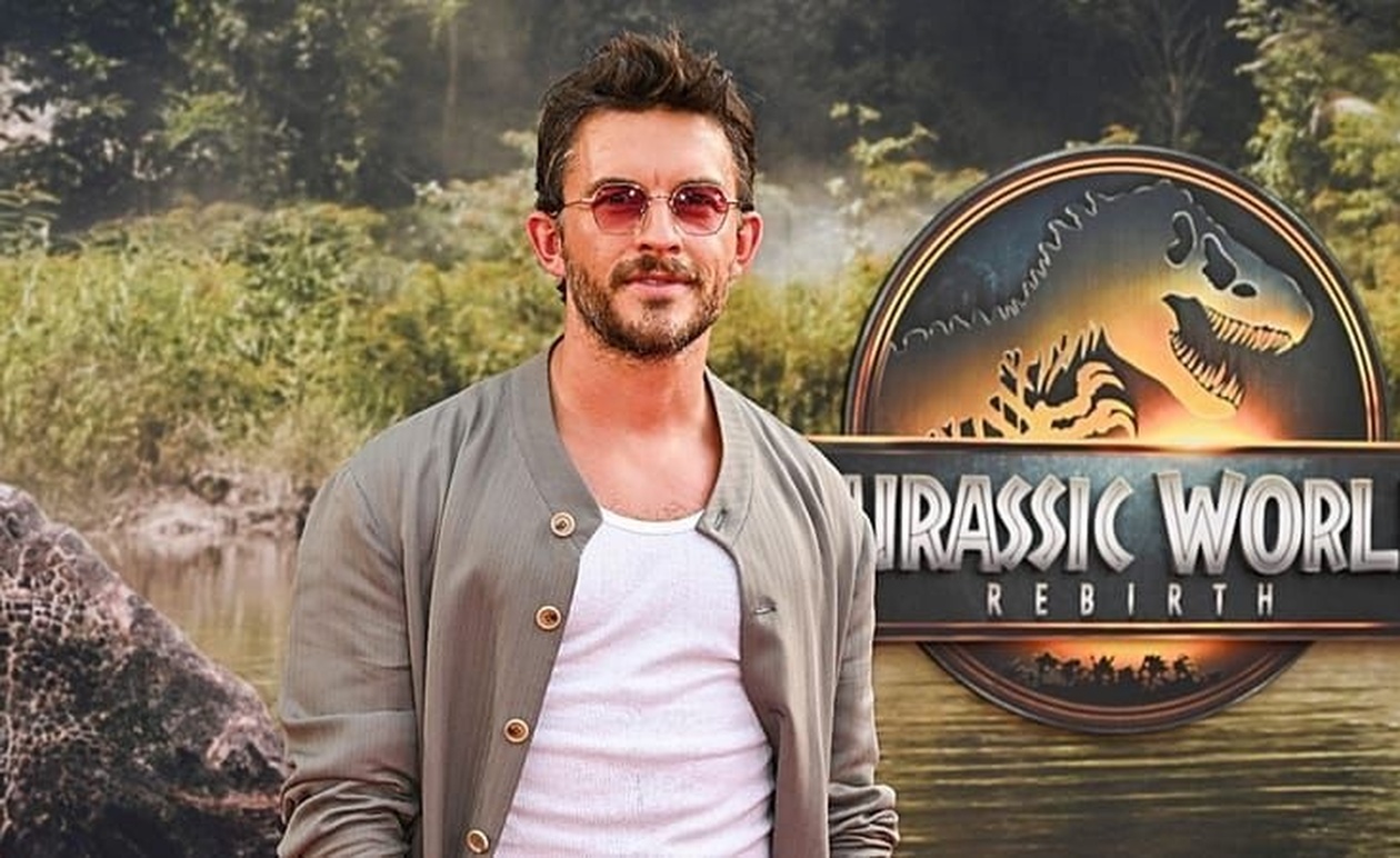 Ο Τζόναθαν Μπέιλι αναδείχθηκε από το περιοδικό People ως ο πιο σέξι άνδρας για το 2025