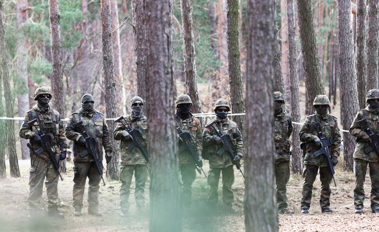 Η Γερμανία θα επενδύσει 26,5 δισ. ευρώ σε στολές στρατιωτών και θωρακισμένα οχήματα