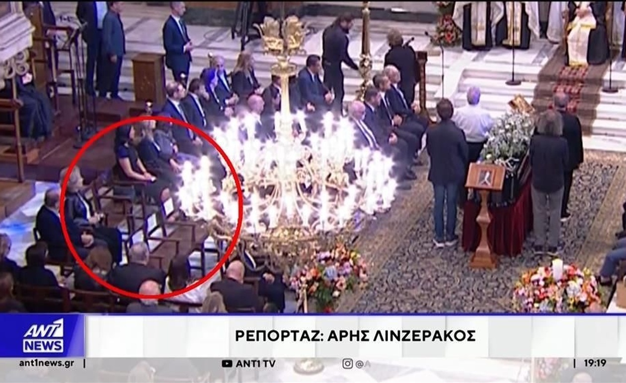 Η κηδεία του Διονύση Σαββόπουλου: κριτική για απουσίες από την Αριστερά