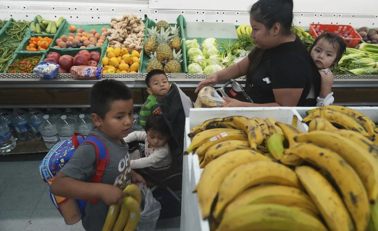 Σχεδόν 42 εκατομμύρια Αμερικανοί έχασαν τις παροχές τροφίμων