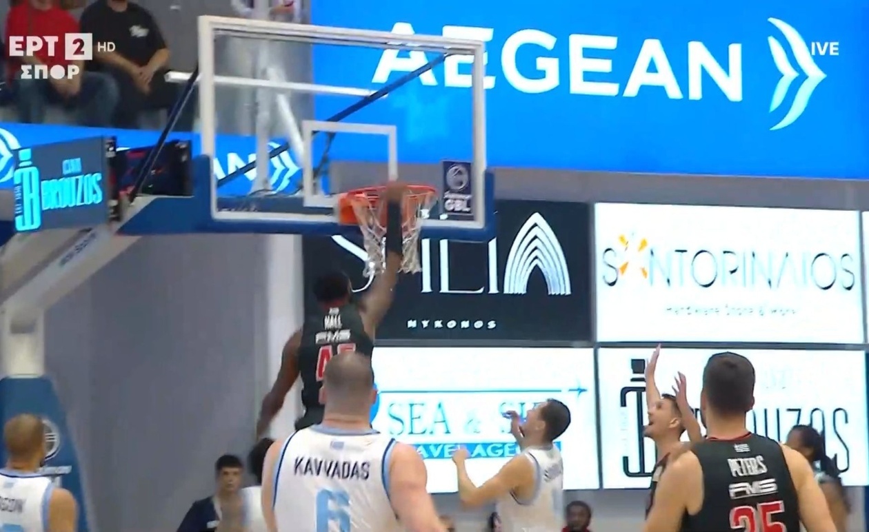 Θεαματικό κάρφωμα του Χολ μετά από πάσα του Πίτερς στη Μύκονο