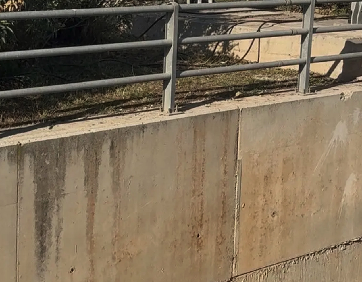 Σε οικισμό του Κορωπίου συνελήφθησαν οκτώ άτομα για παράνομη υδροδότηση