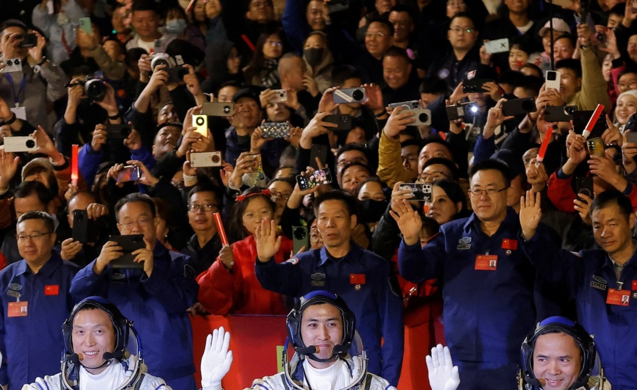 Η Κίνα εκτόξευσε το σκάφος Shenzhou-21 προς τον διαστημικό σταθμό Tiangong