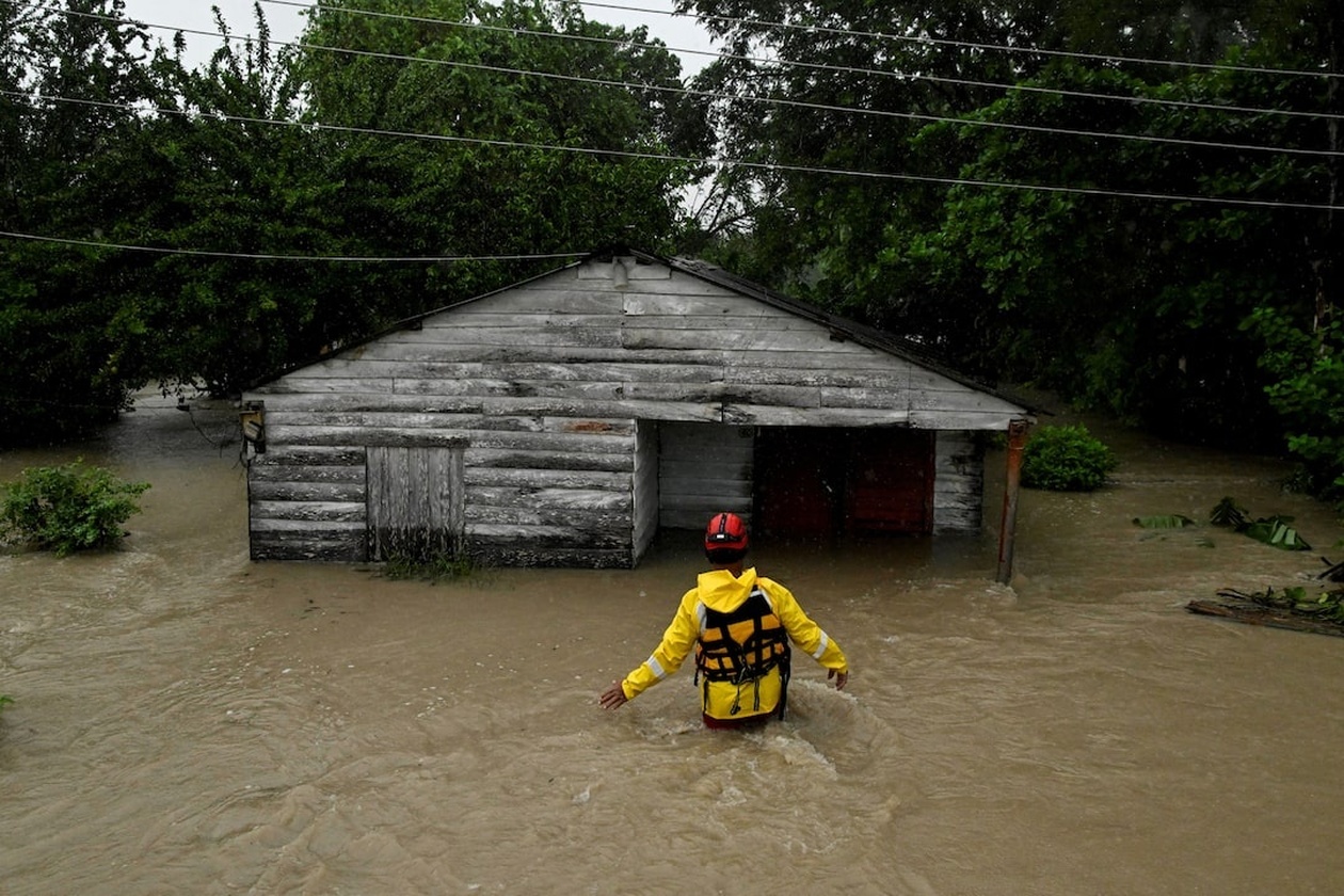 Επιχείρηση εκκένωσης στον Ρίο Καούτο της Κούβας μετά τον τυφώνα Melissa