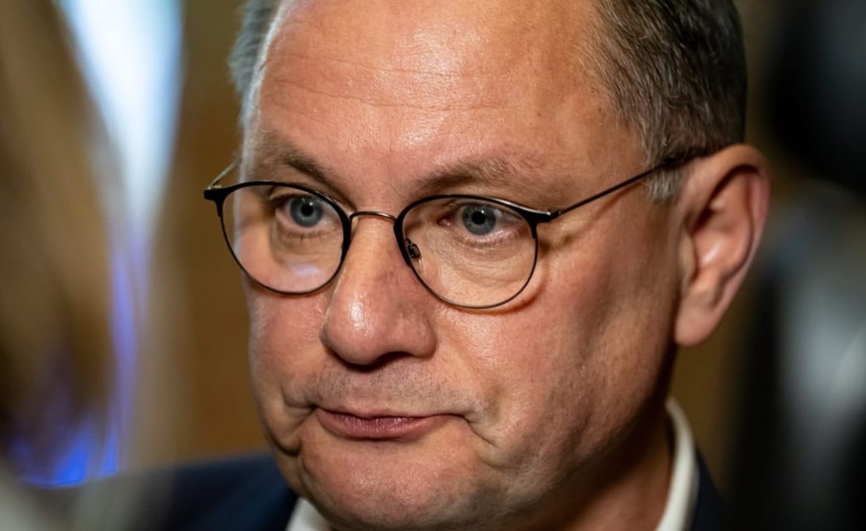 Ο ηγέτης του γερμανικού κόμματος AfD αρνείται ότι η Ρωσία αποτελεί απειλή — επισημαίνει ότι η Πολωνία μπορεί να συνιστά κίνδυνο