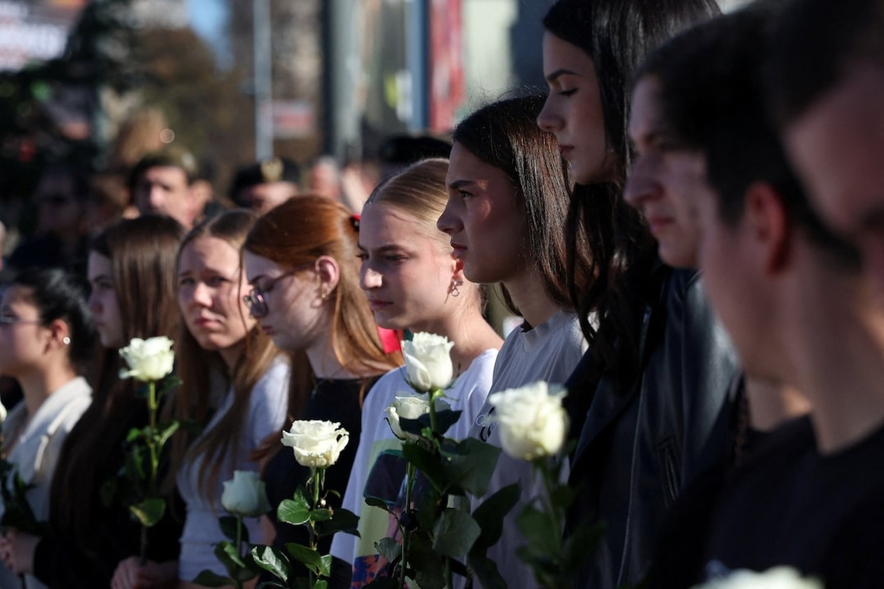 Δεκάδες χιλιάδες διαδηλωτές στο Νόβι Σαντ τίμησαν την επέτειο της κατάρρευσης της στέγης του σιδηροδρομικού σταθμού