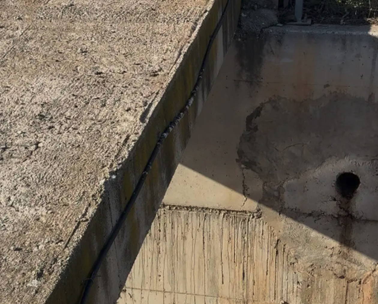 Σε οικισμό του Κορωπίου συνελήφθησαν οκτώ άτομα για παράνομη υδροδότηση