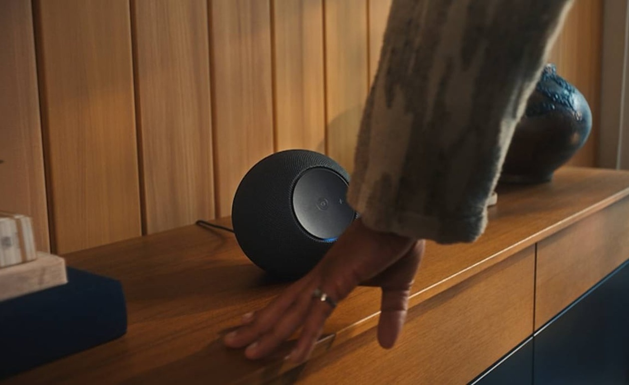 Η Rosalía λανσάρει το LUX και το συνοδεύει με ειδικές εντολές Alexa