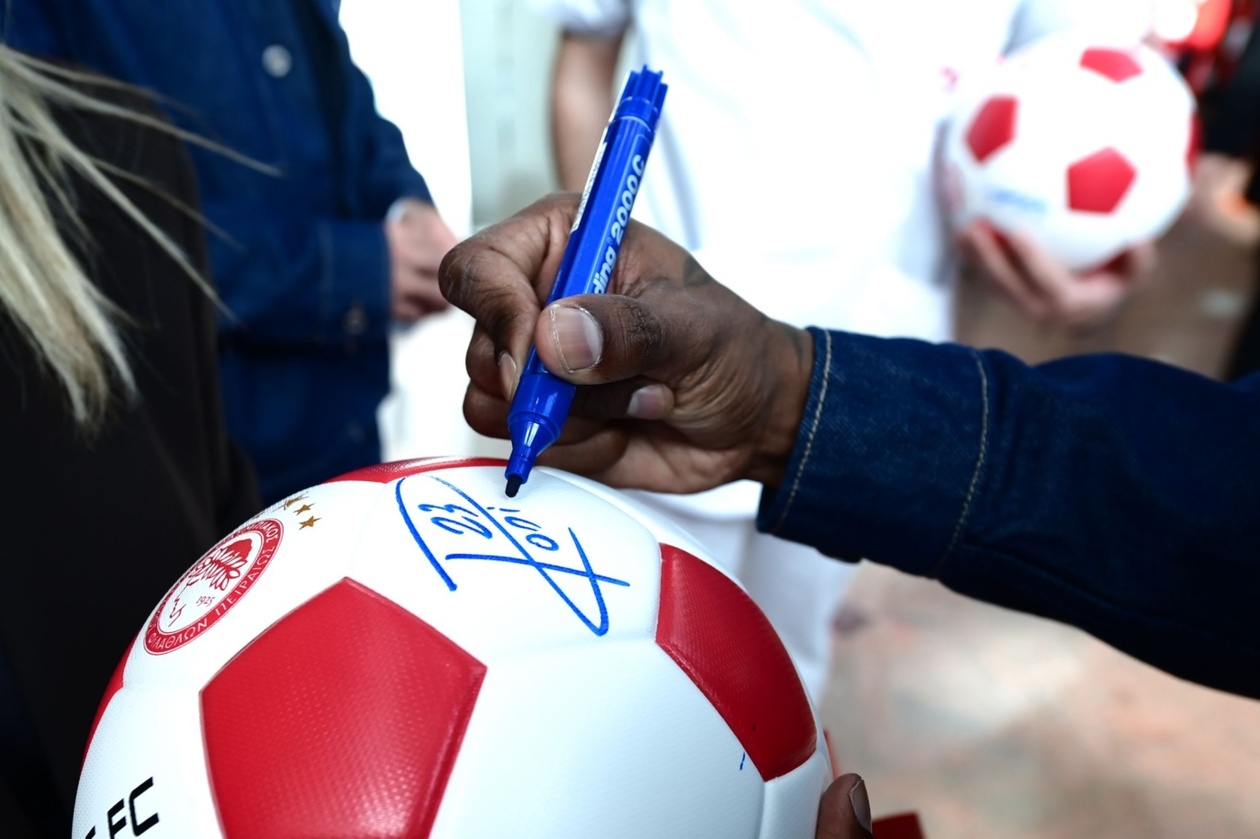 Ολυμπιακός: Ερυθρόλευκα χαμόγελα – Δώρα και ελπίδα στο Παιδιατρικό Κέντρο Αθηνών