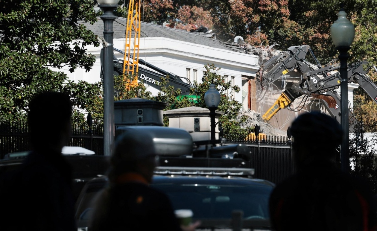 Προκαλεί αντιδράσεις η κατεδάφιση της Ανατολικής Πτέρυγας του Λευκού Οίκου από τον Ντόναλντ Τραμπ