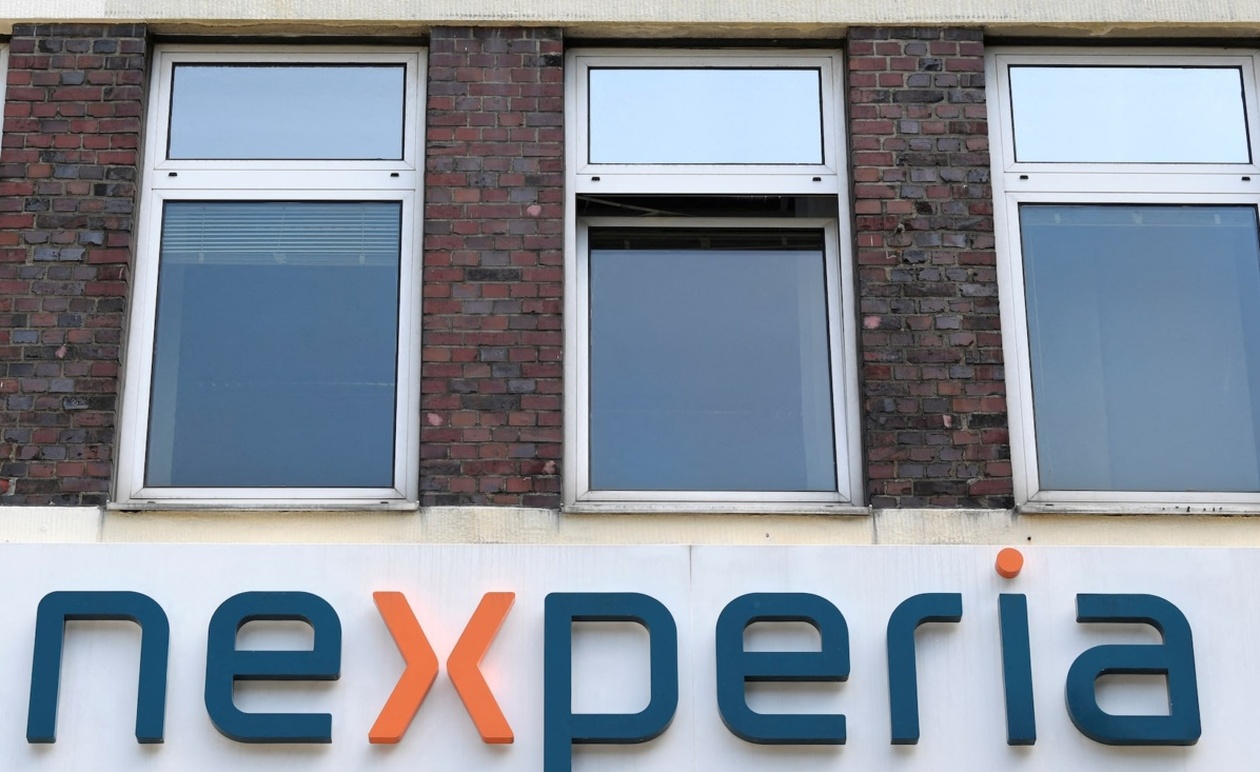 Η ολλανδική κυβέρνηση αναλαμβάνει τον έλεγχο της Nexperia μετά από φόβους μεταφοράς παραγωγής