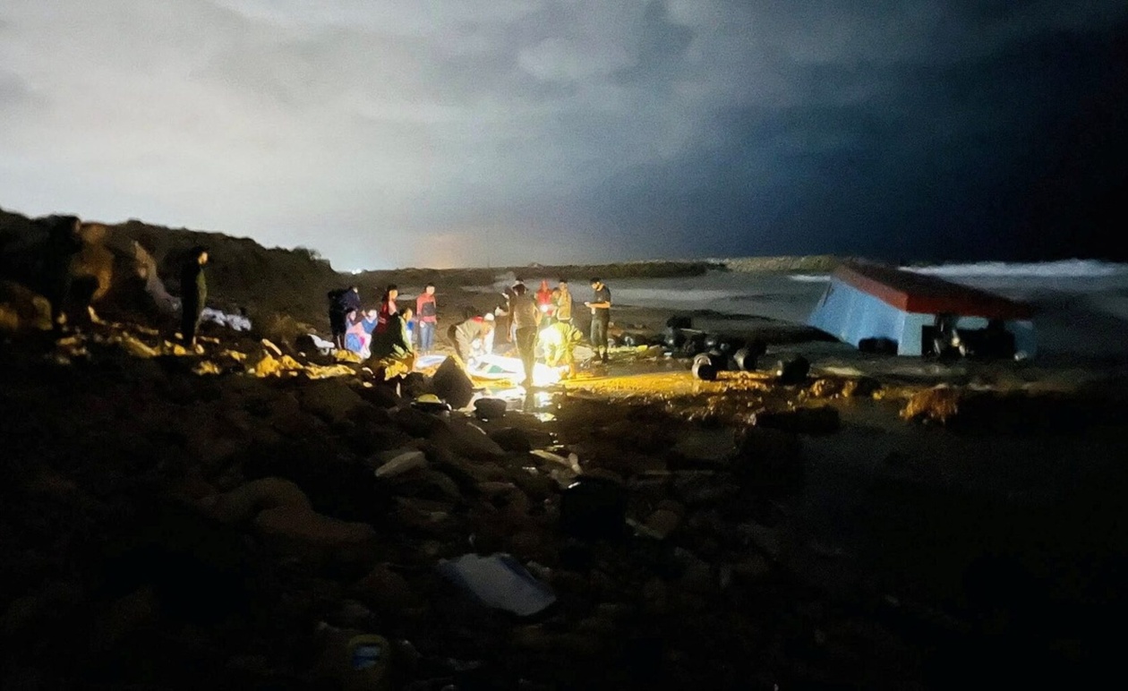 Φουσκωτό σκάφος βυθίστηκε σε λιβυκά χωρικά ύδατα — τουλάχιστον 42 αγνοούνται