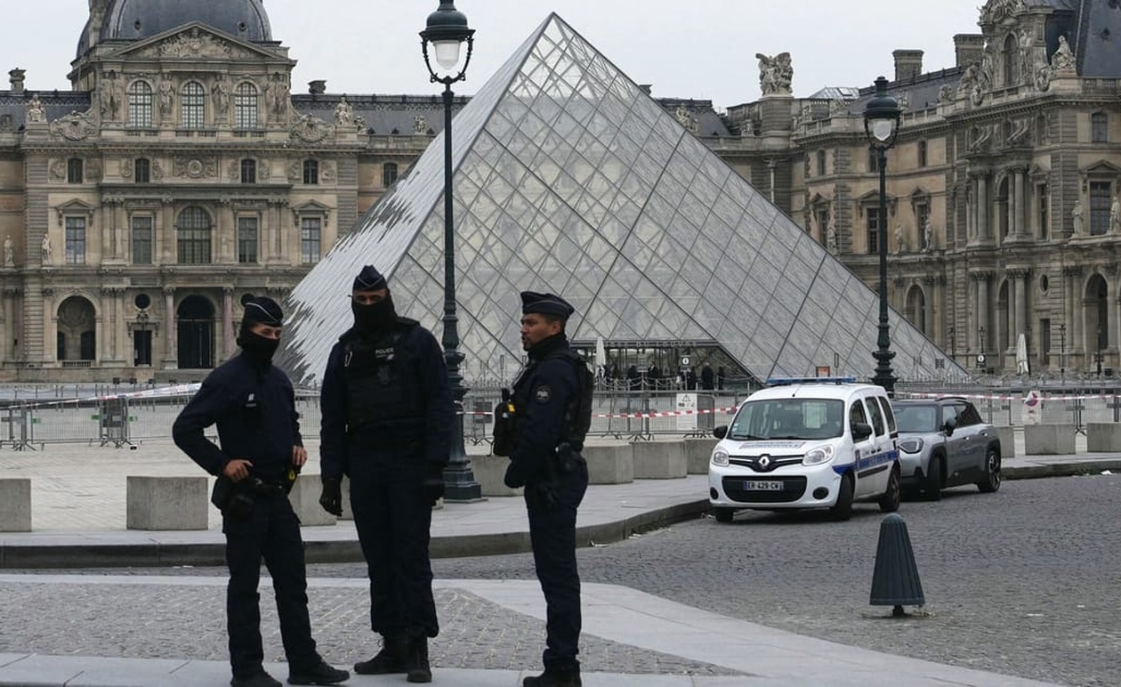 Συνελήφθη ύποπτος για τη ληστεία στο Λούβρο