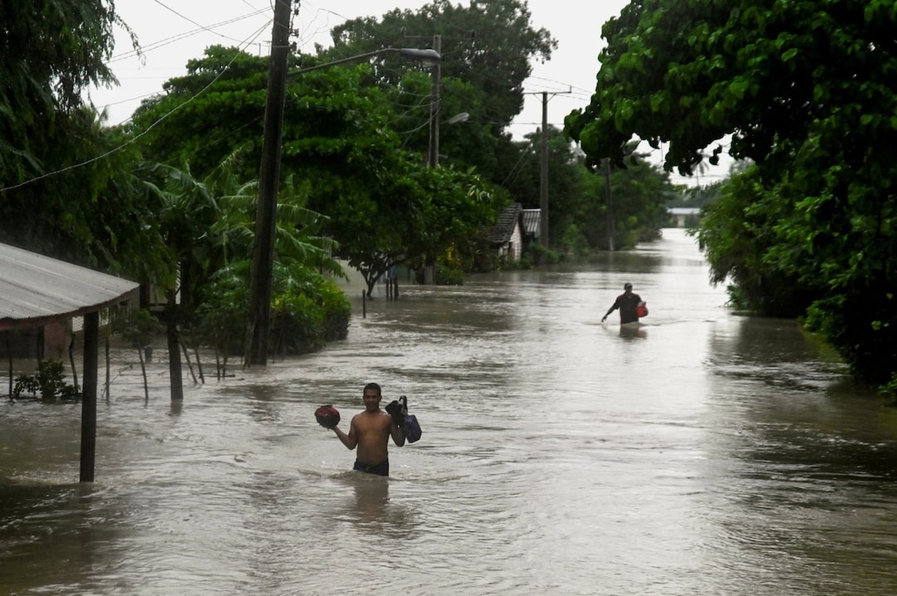 Ο τυφώνας Melissa έπληξε την Καραϊβική, προκαλώντας τουλάχιστον 50 νεκρούς και εκτεταμένες καταστροφές