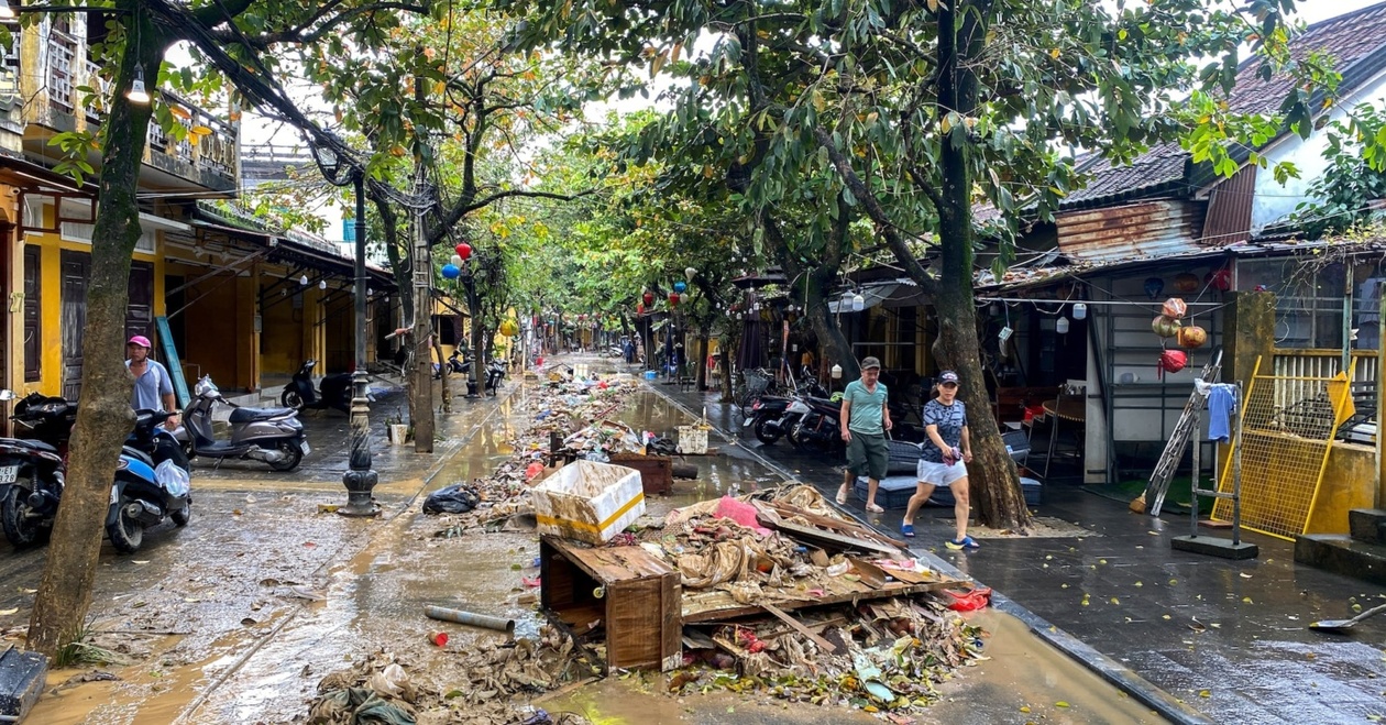 Βιετνάμ: 16 νεκροί από πλημμύρες, κίνδυνος για καφέ