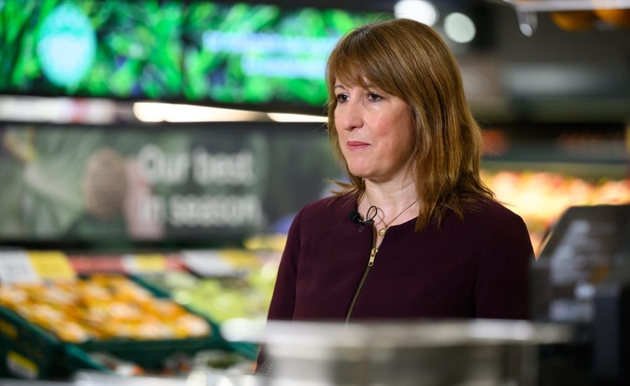 Η Ρέιτσελ Ριβς πιέζει για επενδύσεις σε βρετανικές εταιρείες