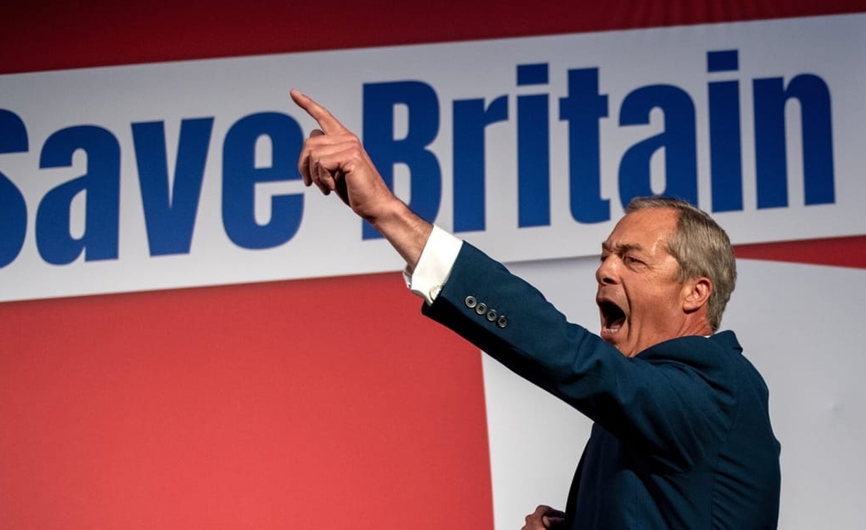 Το δίλημμα του Νάιτζελ Φάρατζ σχετικά με το triple lock