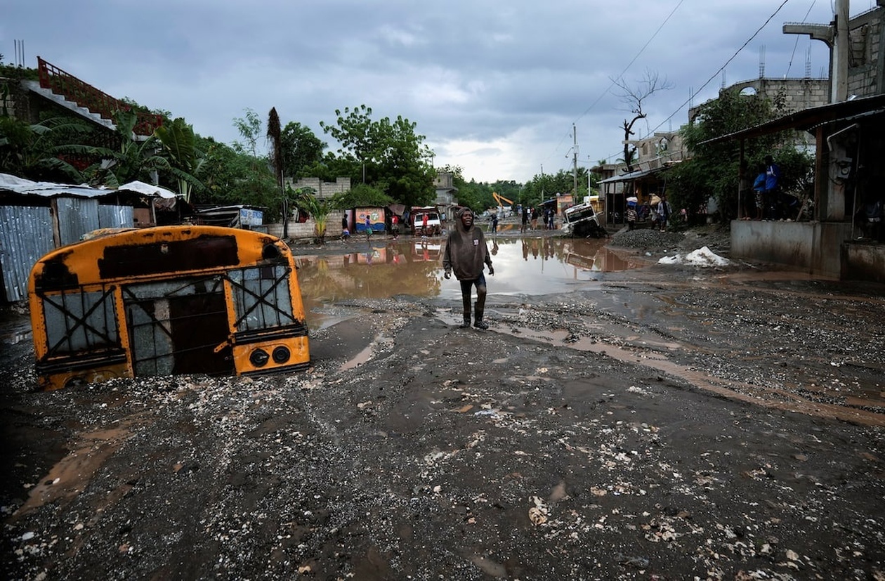 Ο τυφώνας Melissa έπληξε την Καραϊβική, προκαλώντας τουλάχιστον 50 νεκρούς και εκτεταμένες καταστροφές