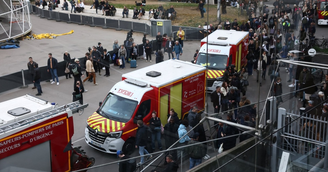 Η γαλλική αστυνομία πυροβολεί και τραυματίζει άνδρα με μαχαίρι στον σταθμό Μονπαρνάς