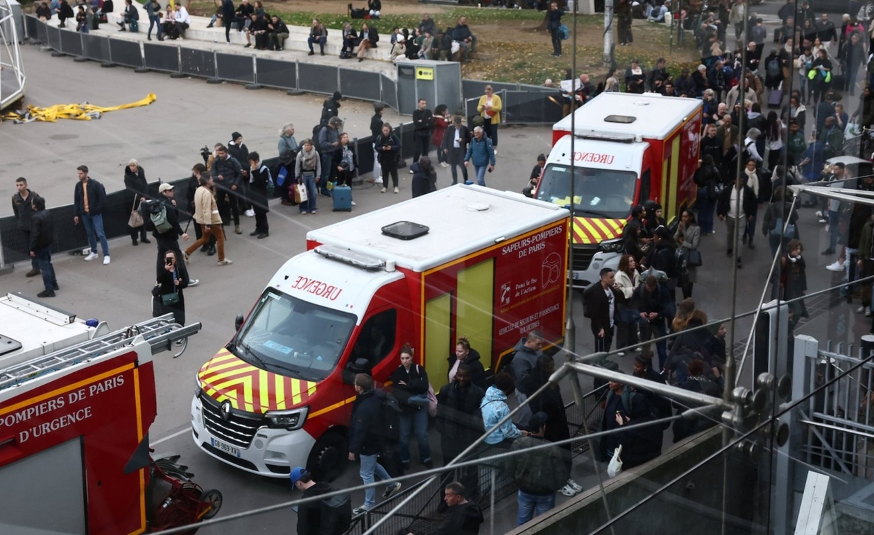 Η γαλλική αστυνομία πυροβολεί και τραυματίζει άνδρα με μαχαίρι στον σταθμό Μονπαρνάς