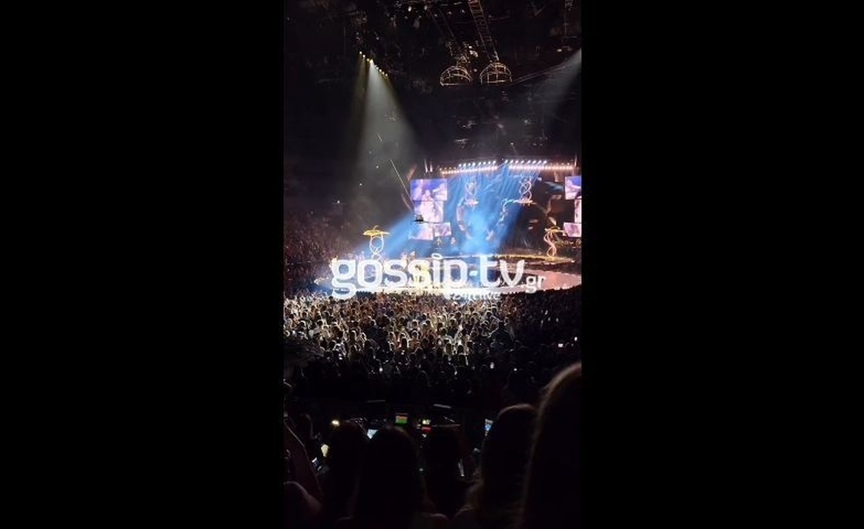 Η εντυπωσιακή πτήση της Katy Perry πάνω από το κοινό στην Κολωνία