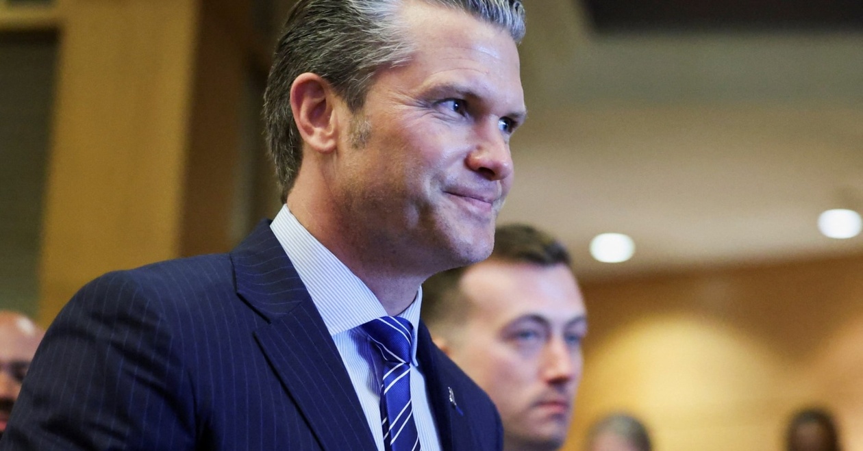 Ο υπουργός άμυνας των ΗΠΑ επισκέπτεται Κουάλα Λουμπούρ για ενίσχυση δεσμών